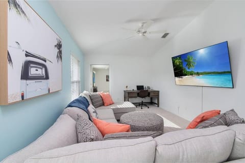 TV and multimedia, Living room, Seating area, Evening entertainment, fireplace, air conditioner
