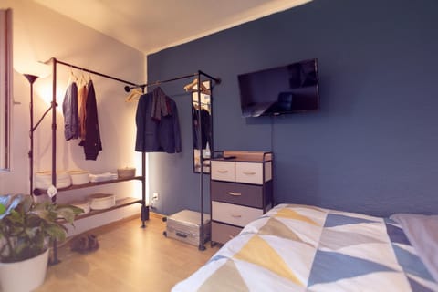 Bed, TV and multimedia, Photo of the whole room, Evening entertainment, Bedroom, towels, wardrobe