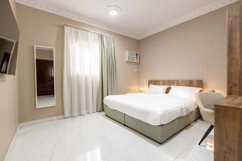 Bed, TV and multimedia, Bedroom