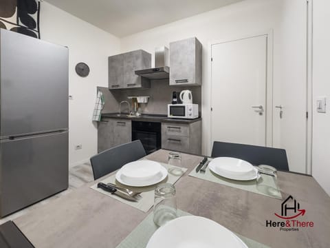 Kitchen or kitchenette, Photo of the whole room, Dining area, minibar, pet friendly, stove
