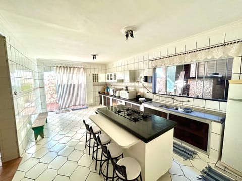 Kitchen or kitchenette, Dining area, minibar, pet friendly, stove, toaster