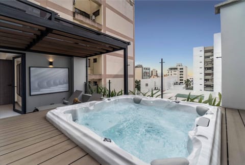 Hot Tub, Balcony/Terrace, Pool view