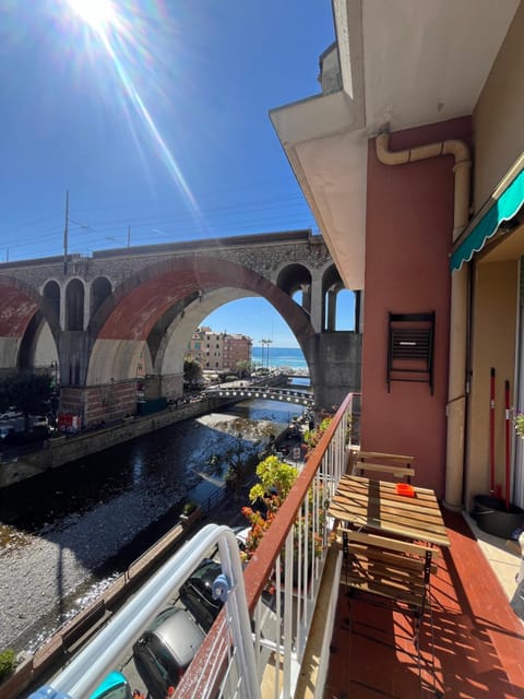 Property building, Day, Balcony/Terrace