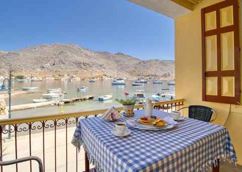 View (from property/room), Balcony/Terrace, Dining area