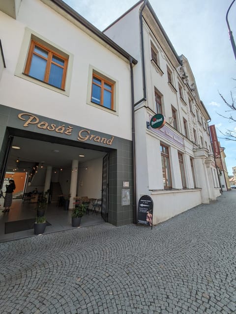 Property building, Street view, Location