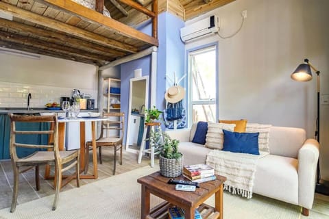 Kitchen or kitchenette, Seating area