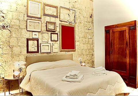 Property building, Restaurant/places to eat, Bed, Photo of the whole room, Bedroom, Swimming pool, Breakfast