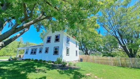 Meadow Sunrise House in Bridgman