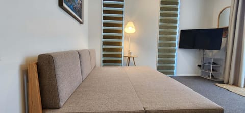 Cozy Retreat on Serene Street Apartment in Hamilton