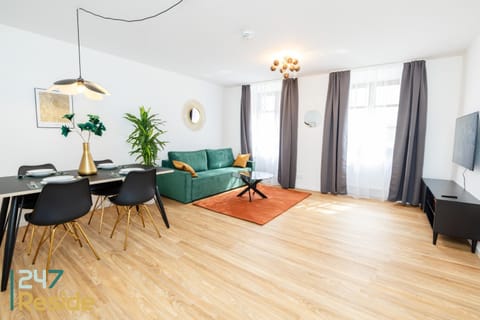 TV and multimedia, Living room, Photo of the whole room, Seating area, Dining area, Evening entertainment, Evening entertainment, Entertainment, Entertainment, Breakfast, Lunch, Dinner, Family, Family, Quiet street view, internet, internet