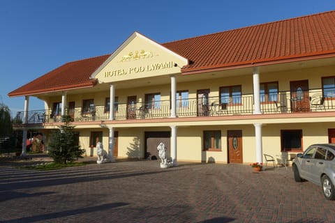 Facade/entrance
