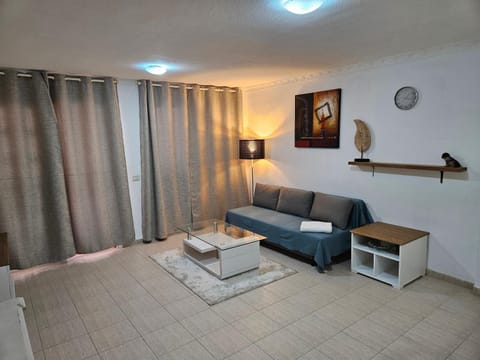 Living room, Photo of the whole room