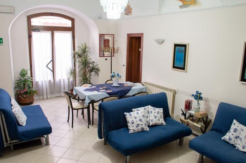 Communal lounge/ TV room, Internal: Not applicable to any particular room