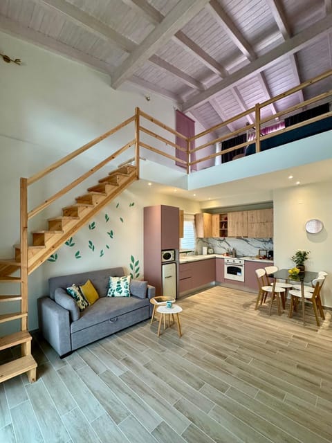 Kitchen or kitchenette, Living room, Seating area, Dining area, minibar, pet friendly, stove