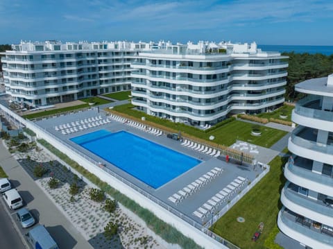 Property building, Day, Neighbourhood, Bird's eye view, Pool view, Sea view, Street view, Swimming pool, Location, Parking, sunbed