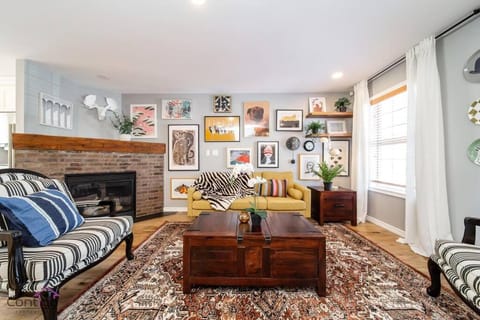 Living room, Seating area