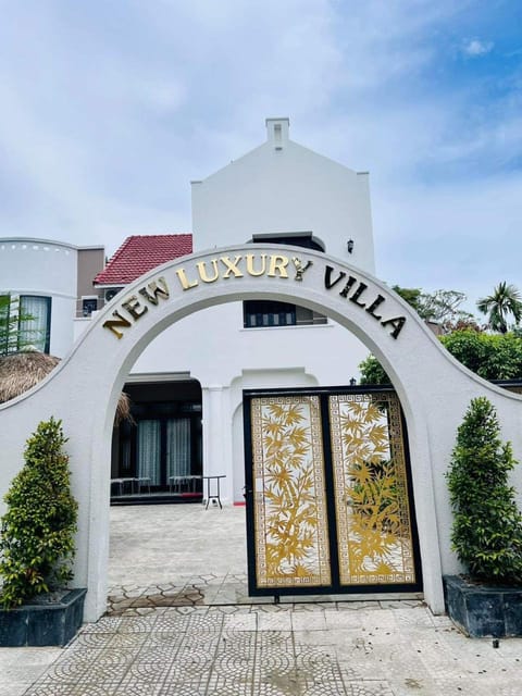 Facade/entrance, Day