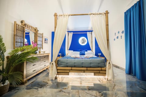 Bed, Living room, Photo of the whole room, Bedroom, sunbed