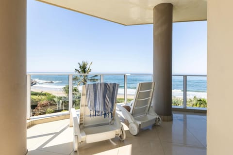 Natural landscape, View (from property/room), Balcony/Terrace, Seating area, Sea view, sunbed