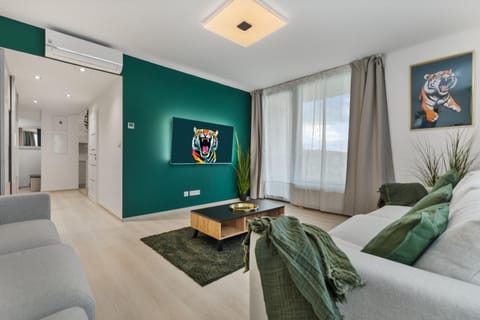 TV and multimedia, Living room, Seating area, air conditioner
