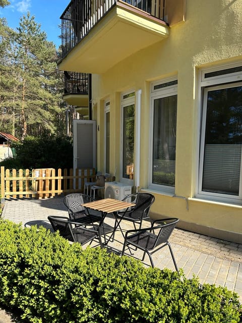 Property building, Patio, Spring, Garden, Balcony/Terrace