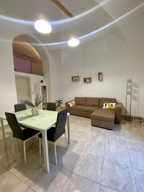 Bed, Seating area