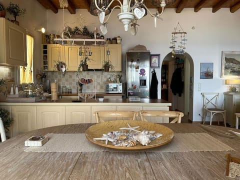 Dining area, Food