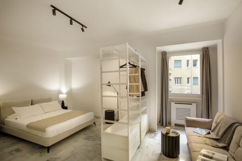 Coffee/tea facilities, Bedroom, Inner courtyard view, internet, internet, wardrobe, air conditioner