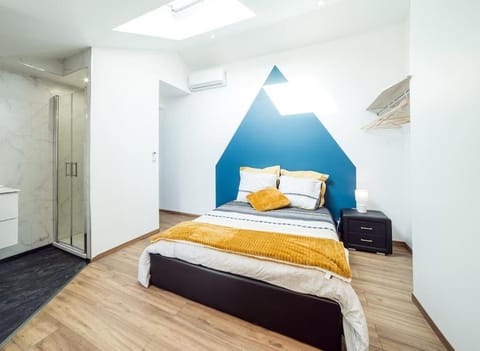 Bed, Photo of the whole room, Bedroom, wardrobe
