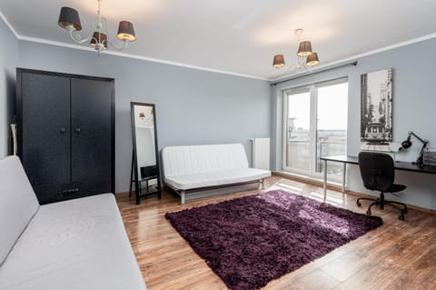 Bed, TV and multimedia, Living room, Photo of the whole room, Seating area, Bedroom, hair dresser