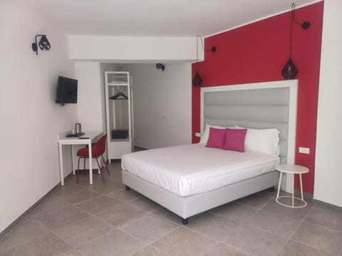 Bed, TV and multimedia, Photo of the whole room, Bedroom, wardrobe