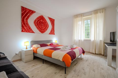 Bed, Photo of the whole room, Bedroom