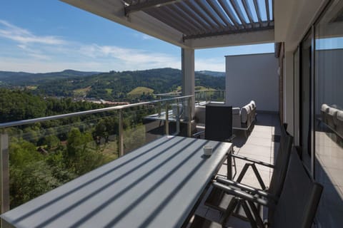 View (from property/room), Balcony/Terrace, Mountain view