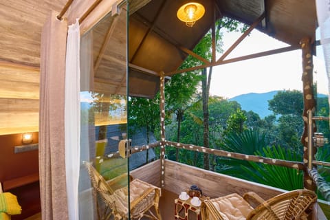 Patio, Day, Natural landscape, View (from property/room), Balcony/Terrace, Mountain view