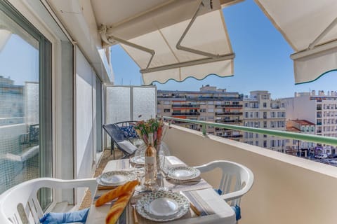 Patio, Dining area