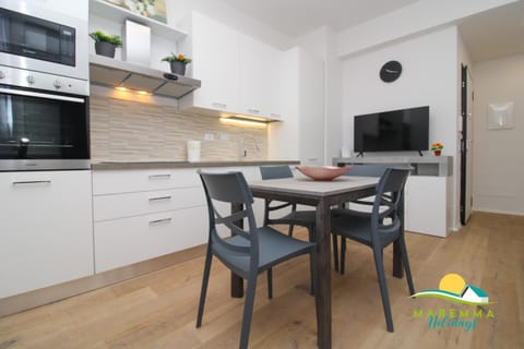 Communal lounge/ TV room, TV and multimedia, Kitchen or kitchenette, Living room, Seating area, Dining area, dishwasher, minibar, pet friendly, stove