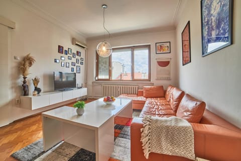 TV and multimedia, Living room, Street view