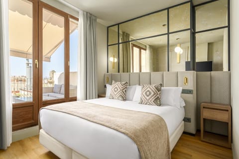 Bed, Balcony/Terrace, Bedroom, City view