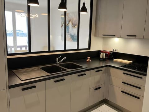 Les Pieds dans l'Eau Apartment in Granville