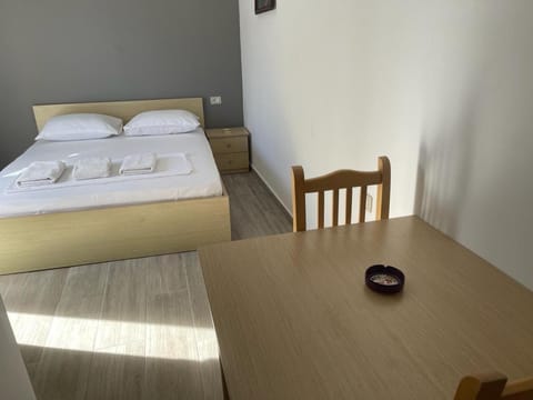 Bed, Photo of the whole room, hair dresser