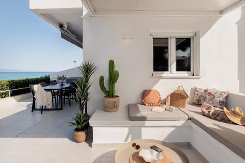 Patio, Day, View (from property/room), Balcony/Terrace, Seating area, Dining area, Sea view