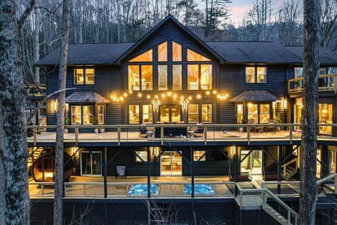 7k sq ft Mountain Estate -The Most Epic Experience House in Swannanoa