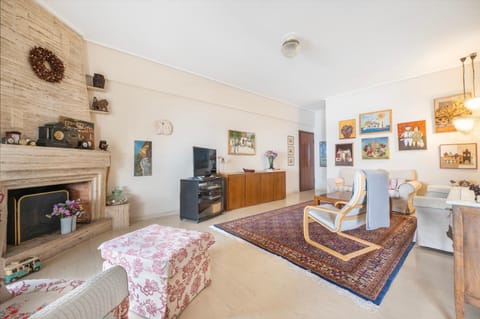 TV and multimedia, Living room, Seating area, Evening entertainment, fireplace