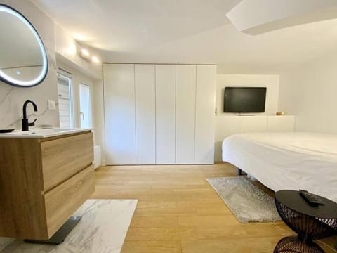 GoodGuest-Cosy Duplex Gare D’Asnieres Apartment in Courbevoie