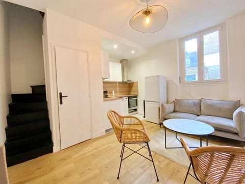 GoodGuest-Cosy Duplex Gare D’Asnieres Apartment in Courbevoie