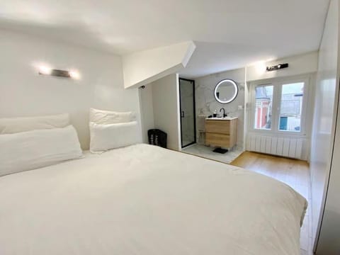GoodGuest-Cosy Duplex Gare D’Asnieres Apartment in Courbevoie