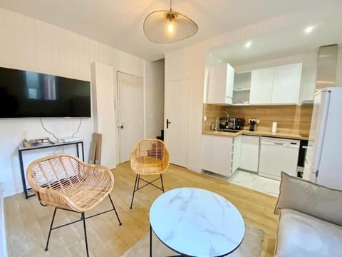 GoodGuest-Cosy Duplex Gare D’Asnieres Apartment in Courbevoie