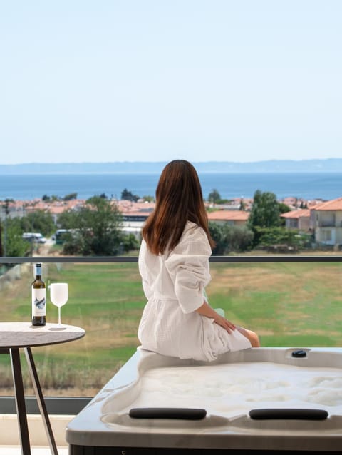 Spring, Day, People, Natural landscape, Summer, Hot Tub, View (from property/room), View (from property/room), Balcony/Terrace, City view, Pool view, Sea view, Sea view, Alcoholic drinks, Time of day, Sunrise, sunbed, VIP