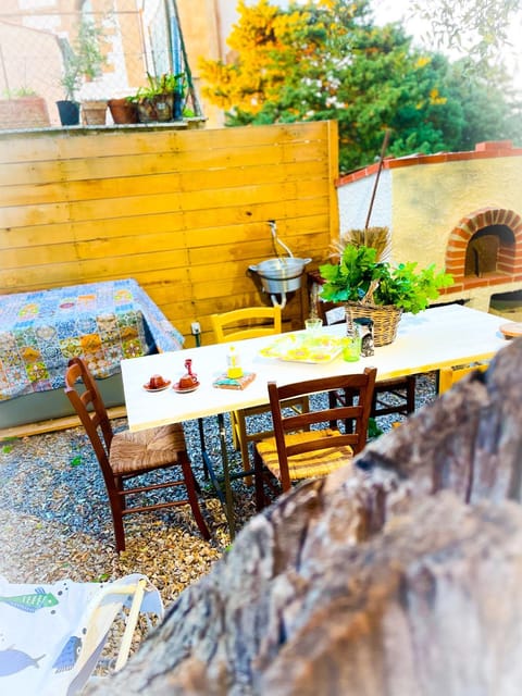 Patio, Garden, Dining area, Garden view