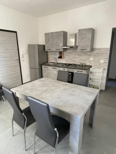 Kitchen or kitchenette, Dining area, minibar, pet friendly, stove